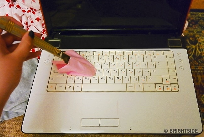 6. Dengan Cara Ini, Membersihkan Keyboard Laptop Tak Sulit Lagi