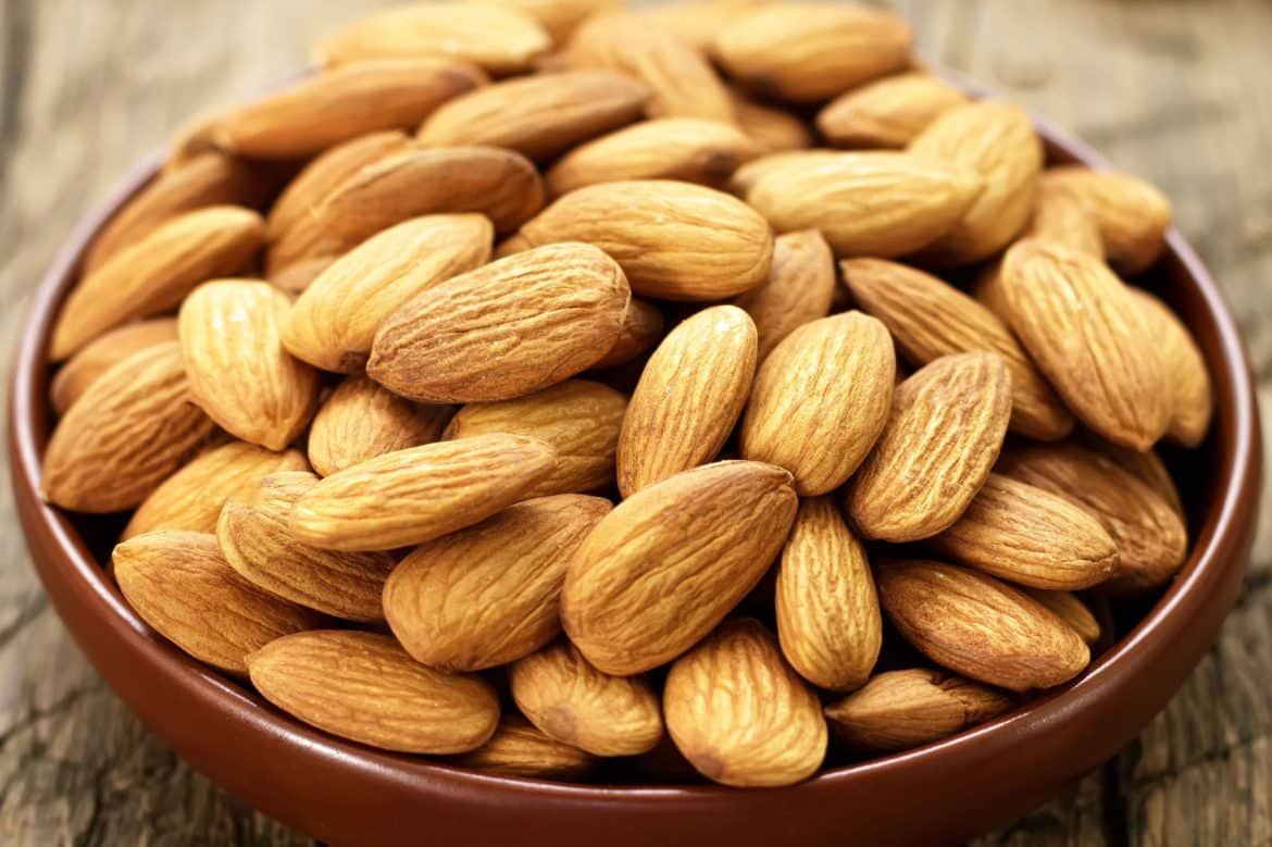 6. kacang almond