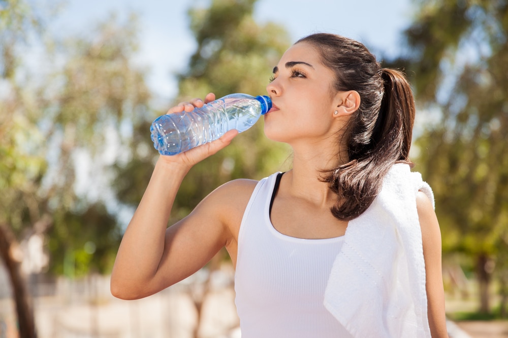 1. Bukannya Sehat, Minum Air Putih Banyak-Banyak Setelah Berolahraga Apalagi dalam Waktu yang Relatif Singkat, Dapat Menyebabkan Kram