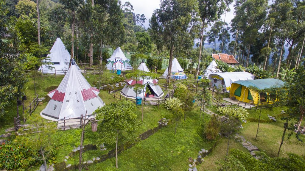 7 Tempat Piknik Asik di Bandung yang Bakal Membuatmu Merasakan Mewahnya